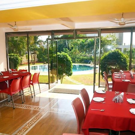 Sapphire Hotel Lonavala Kültér fotó