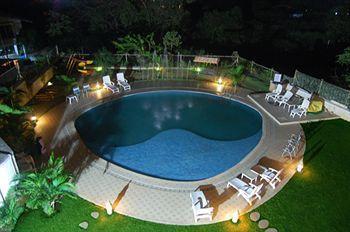 Sapphire Hotel Lonavala Kültér fotó