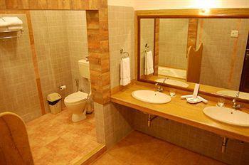Sapphire Hotel Lonavala Kültér fotó