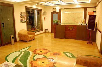 Sapphire Hotel Lonavala Kültér fotó