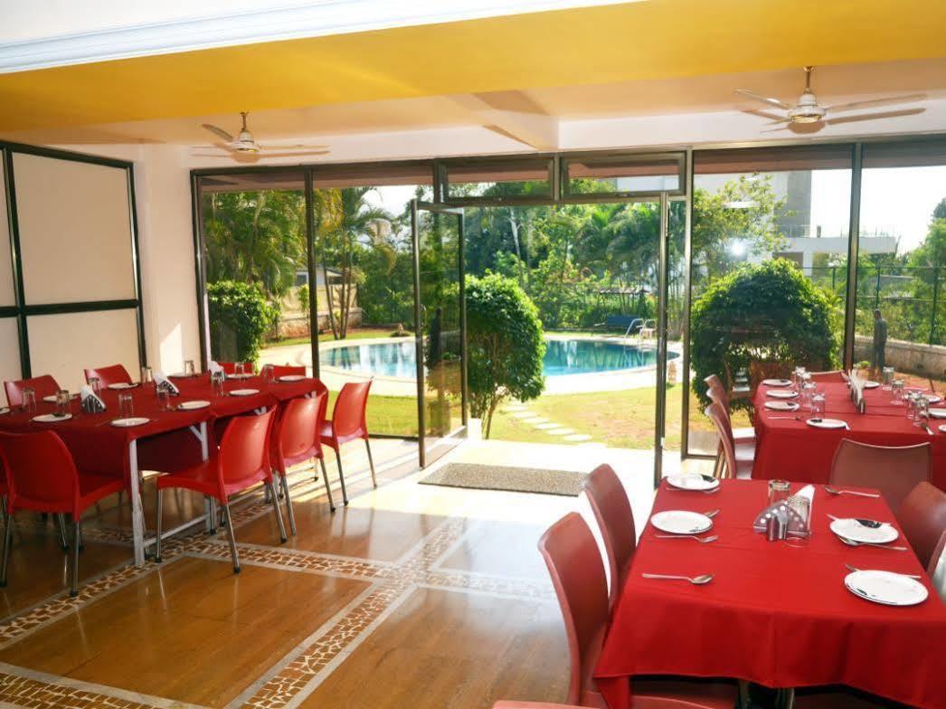 Sapphire Hotel Lonavala Kültér fotó